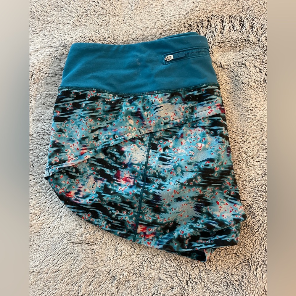 Lululemon size 6 speed up shorts 2.5” inseam